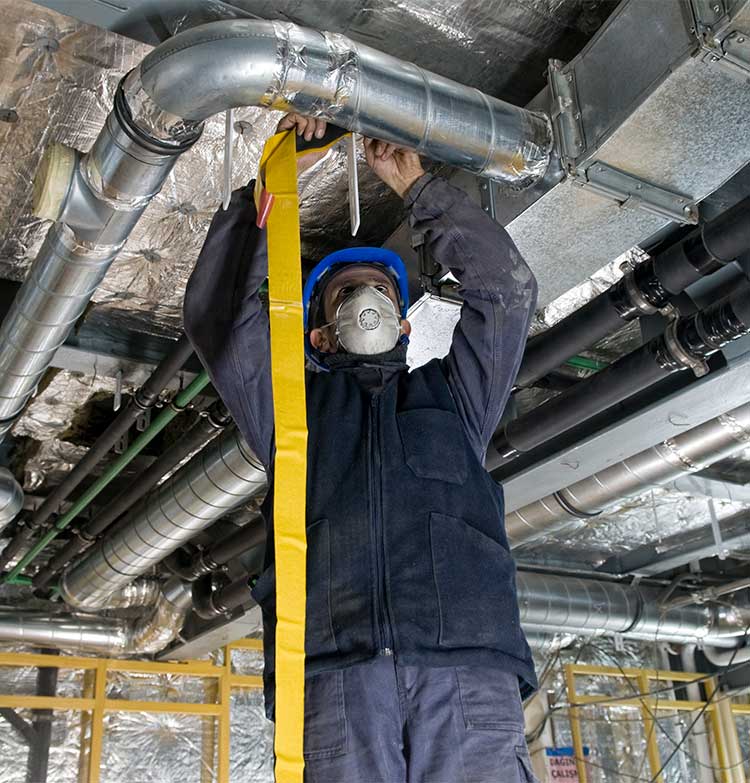 HVAC-technician Sealing-air-duct
